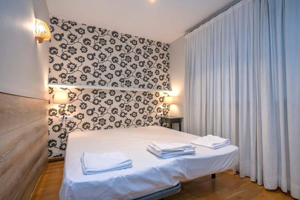 The Collection Barcelona - Bright and modern Duplex with terrace in Eixample district P2