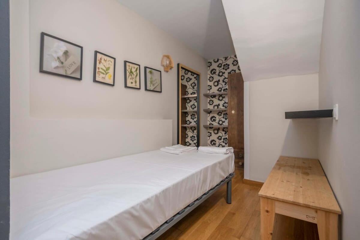 The Collection Barcelona - Bright and modern Duplex with terrace in Eixample district P2