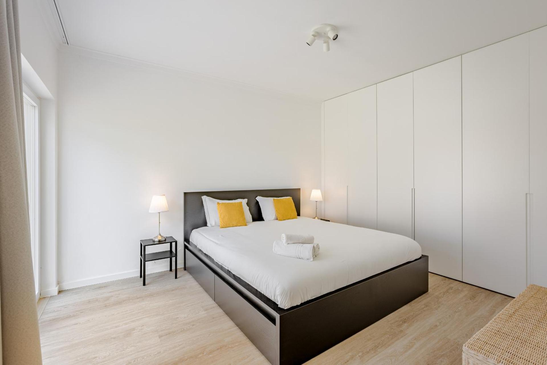 Aroeira Modern Grand Villa With Pool by Homing