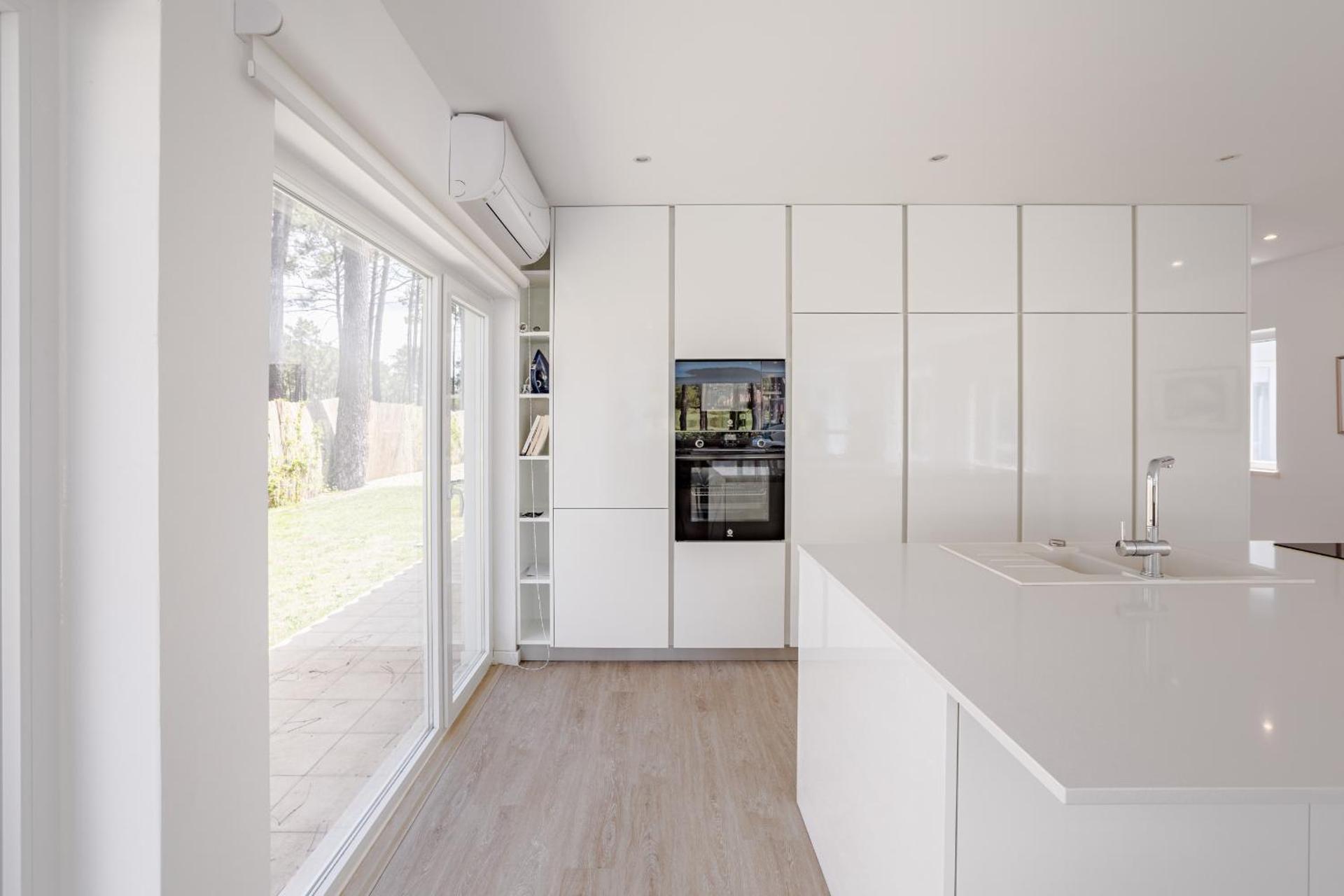 Aroeira Modern Grand Villa With Pool by Homing