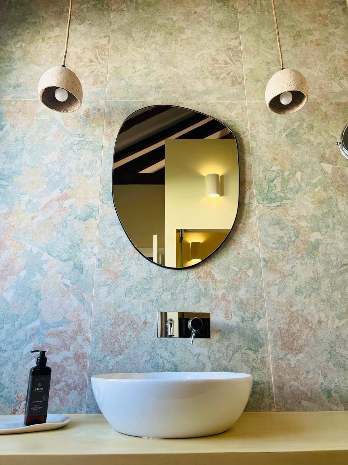 Oryza Guest House& Suites