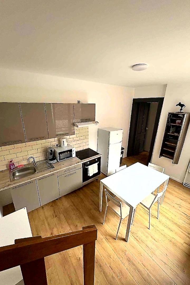 Jumet 242 C Bruxelles-Charleroi-airport