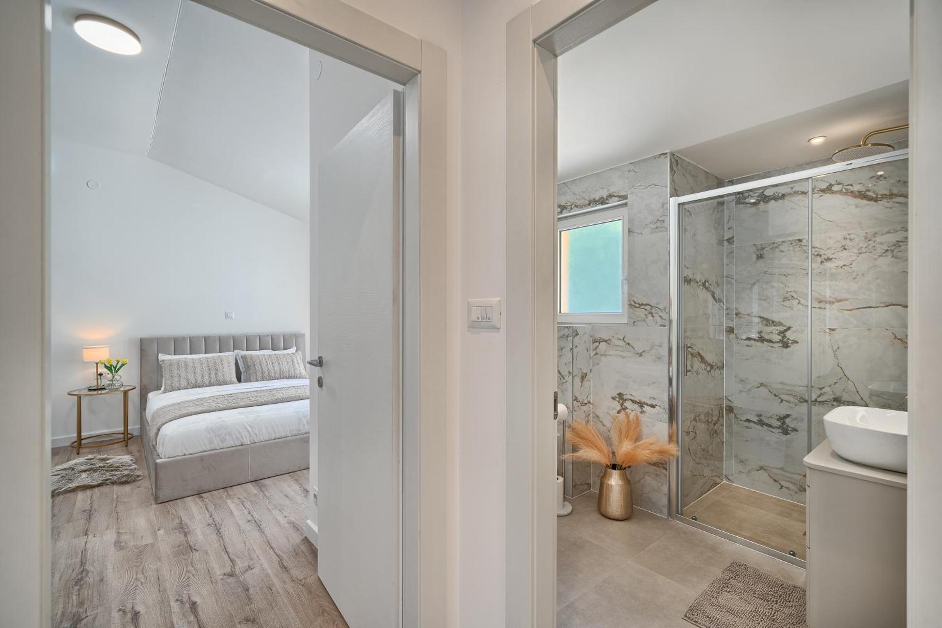 Relax penthouse private jacuzzi Split area