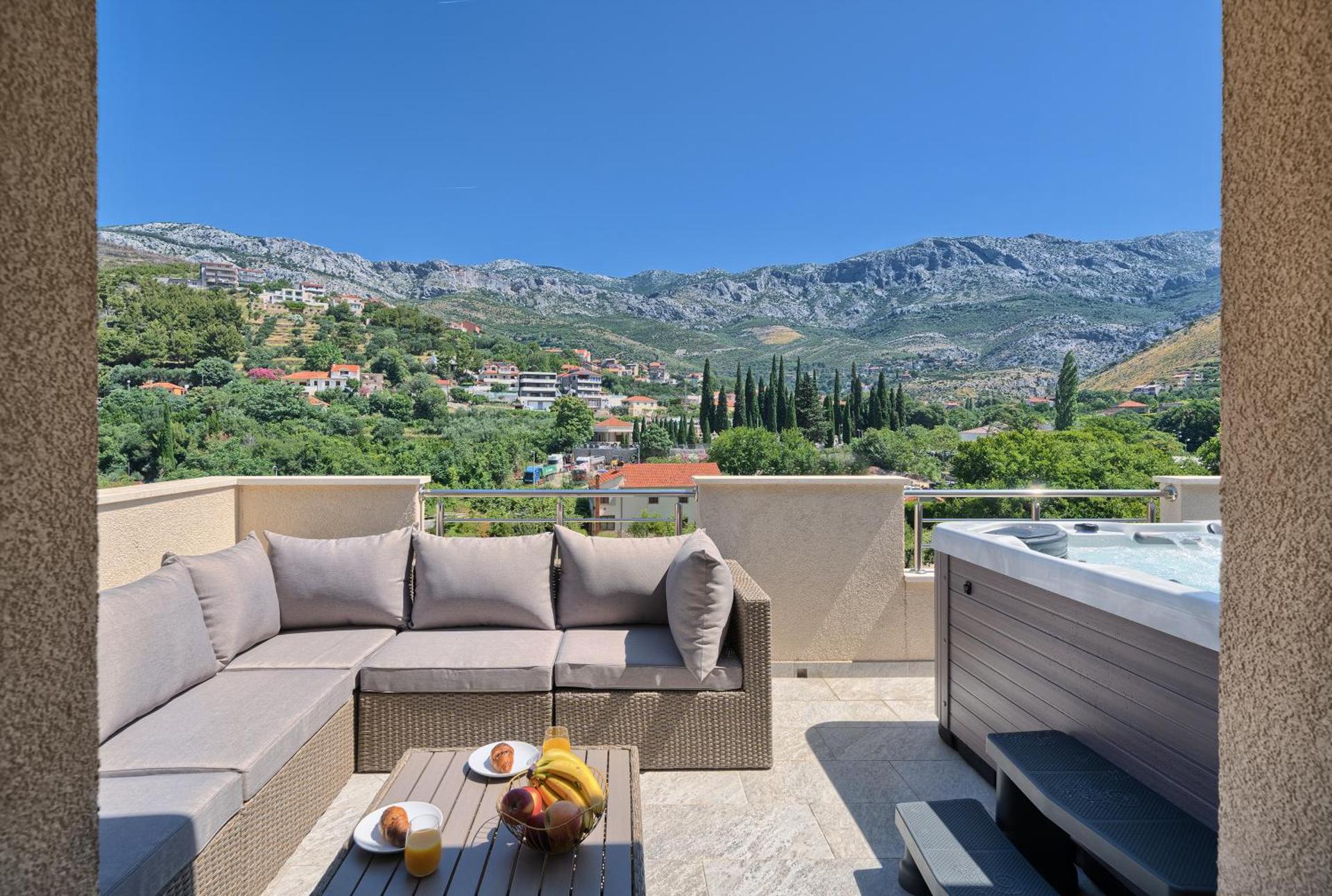 Relax penthouse private jacuzzi Split area