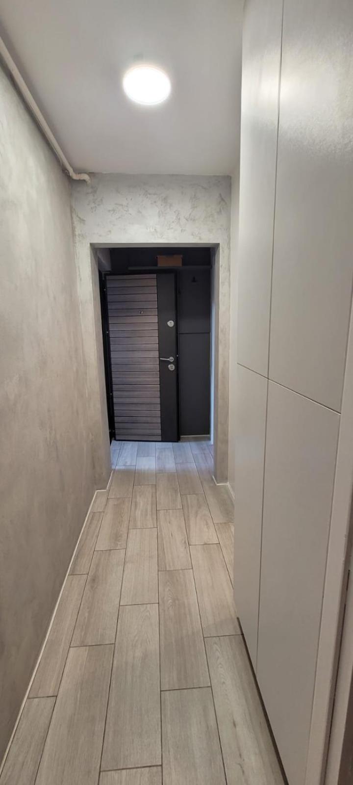 Apartament 3 camere semidecomandat