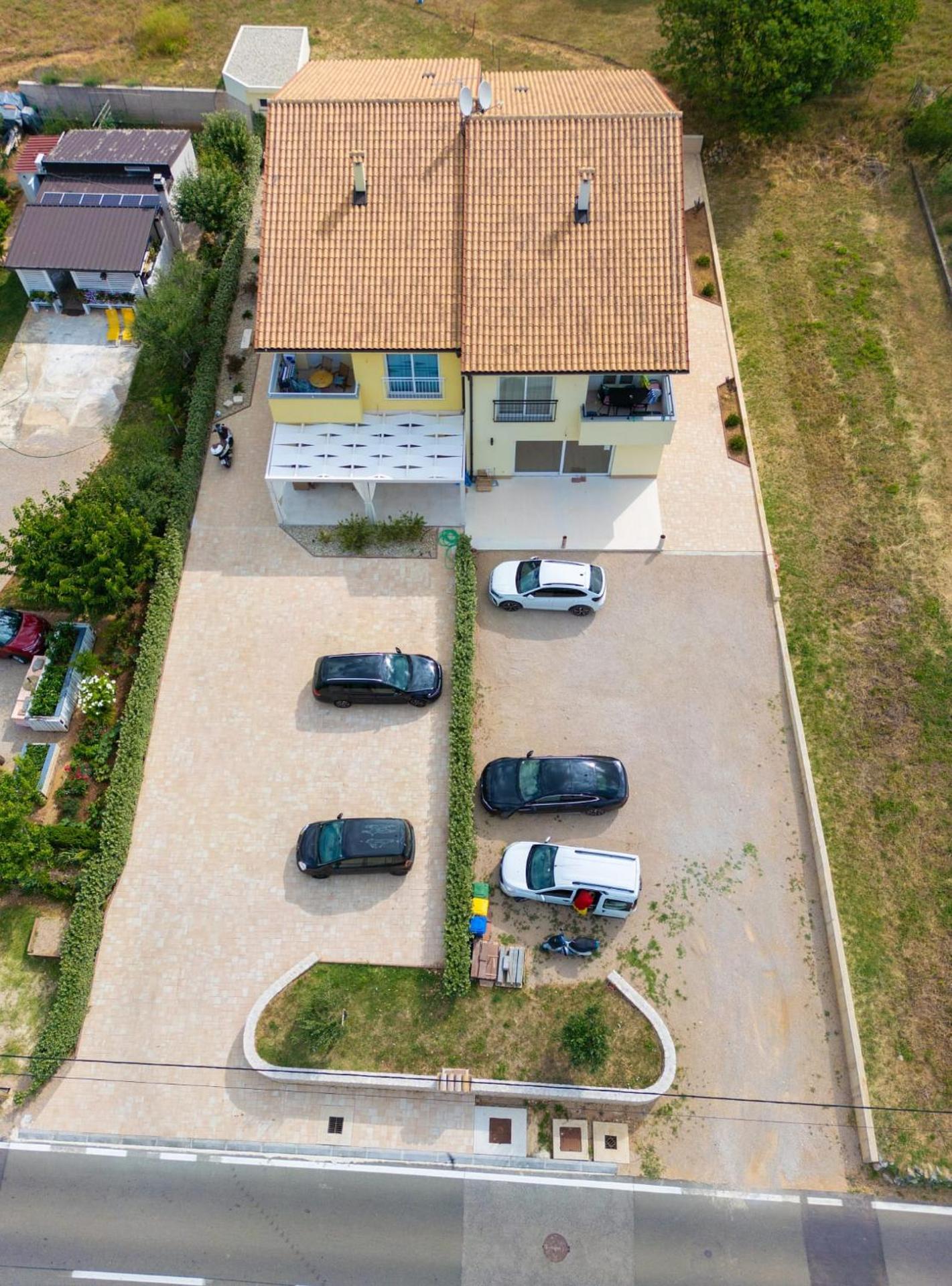 Apartments Ena & Leona