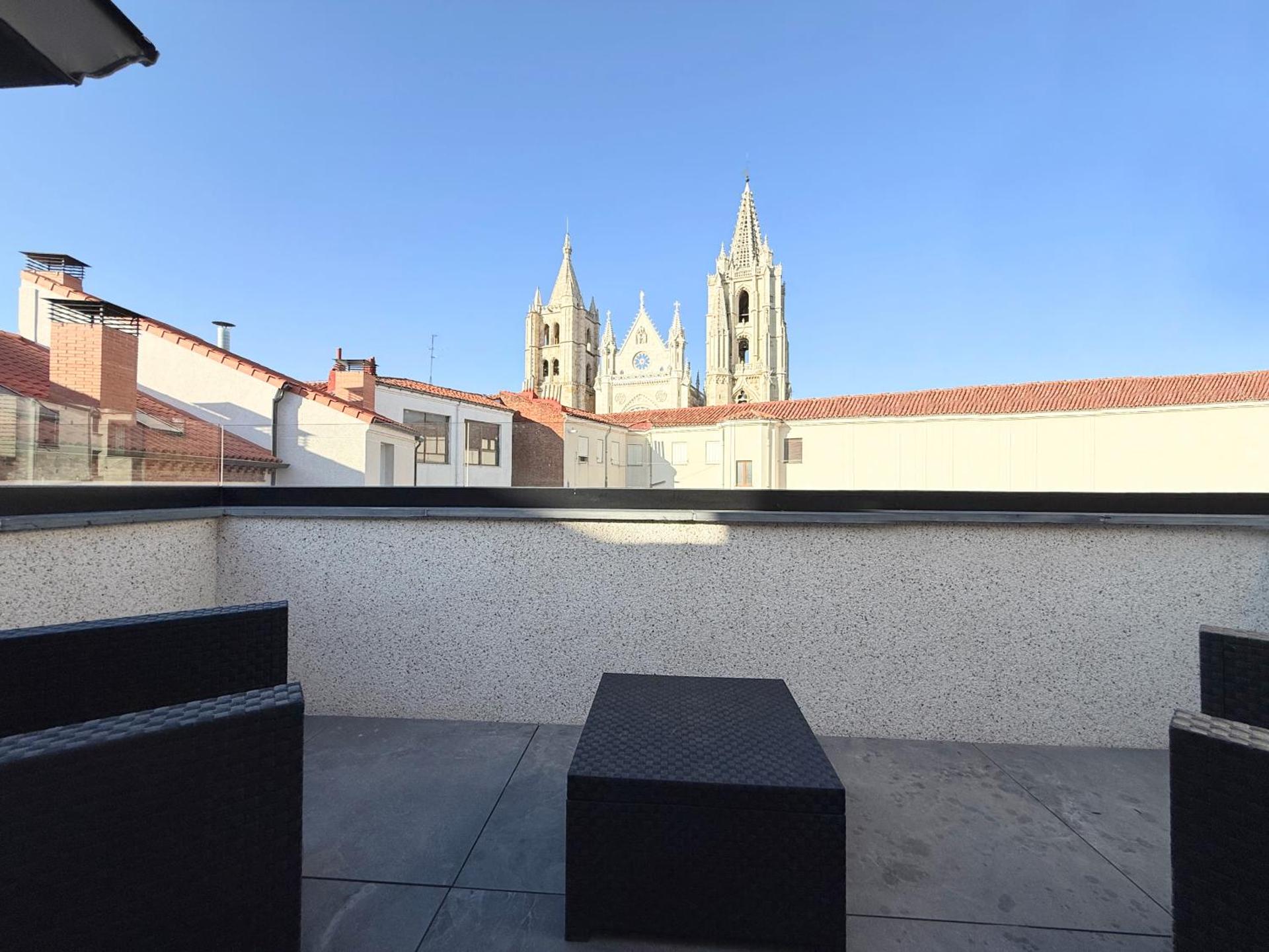 Apartamentos Mk77 León Zuloaga