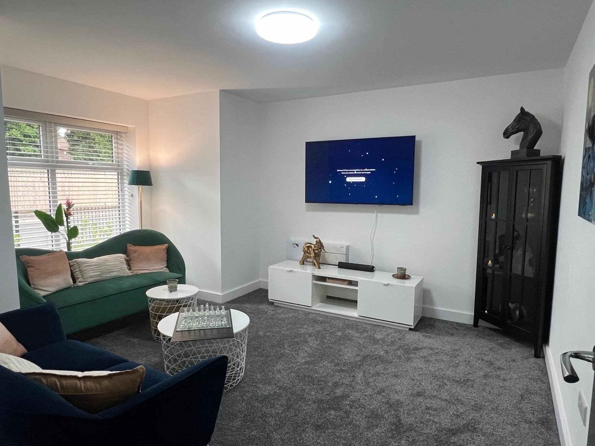 Communal lounge/ TV room