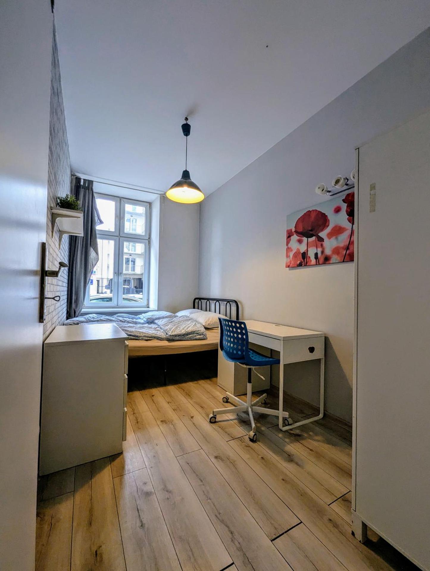 Fabryczna Station Rooms and Apartments