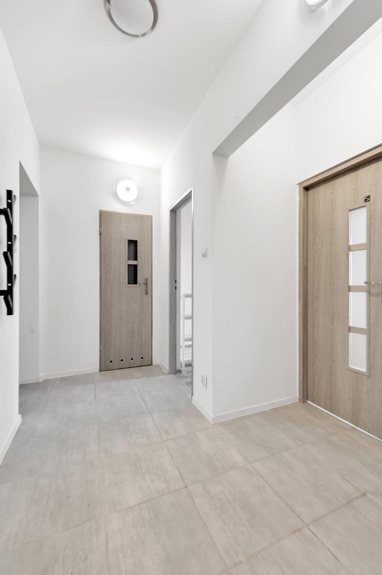 Fabryczna Station Rooms and Apartments