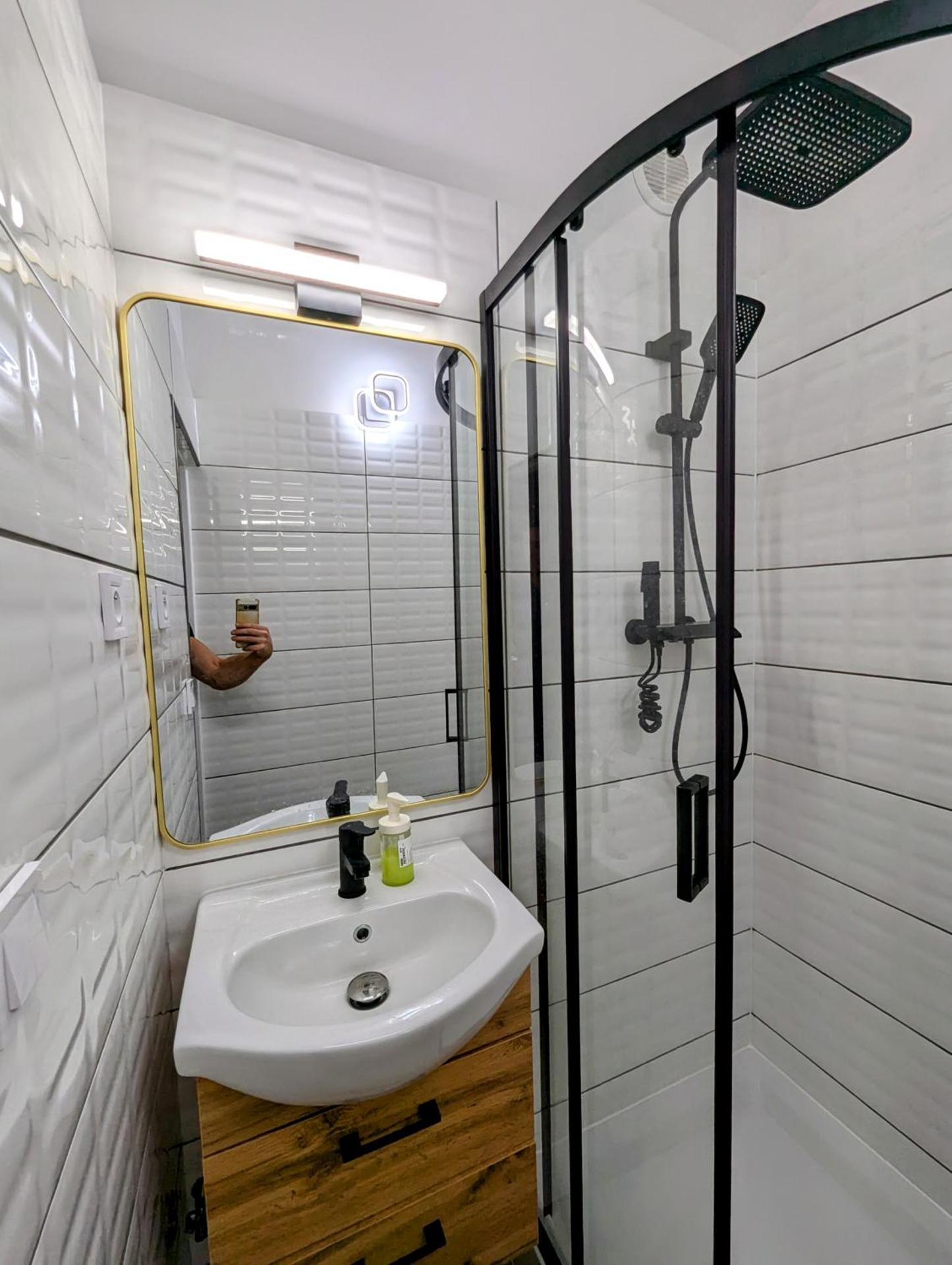 Fabryczna Station Rooms and Apartments