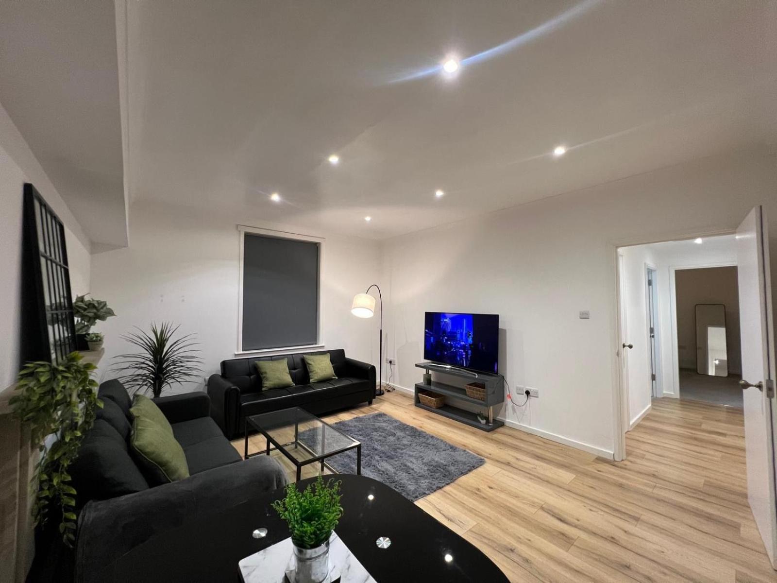 2BR Apartment - LuxeSuites - City Centre