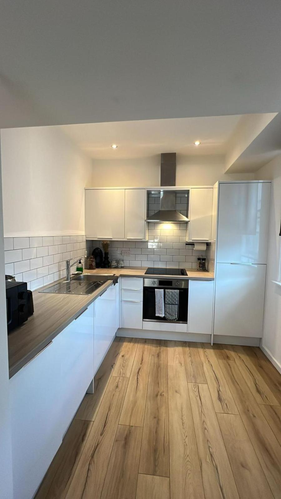 2BR Apartment - LuxeSuites - City Centre