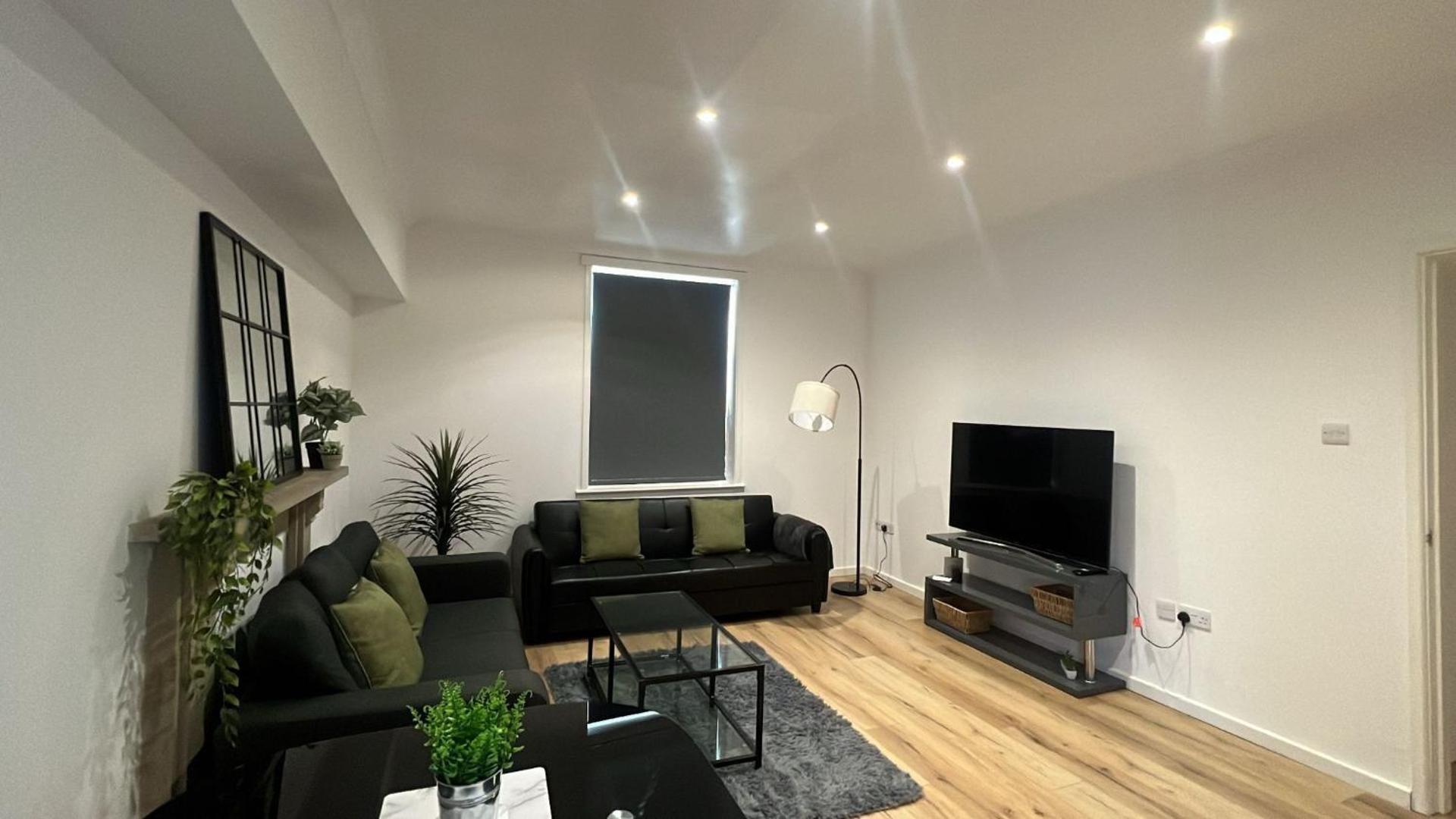 2BR Apartment - LuxeSuites - City Centre