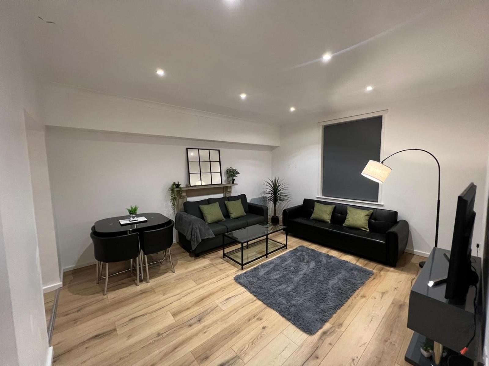 2BR Apartment - LuxeSuites - City Centre