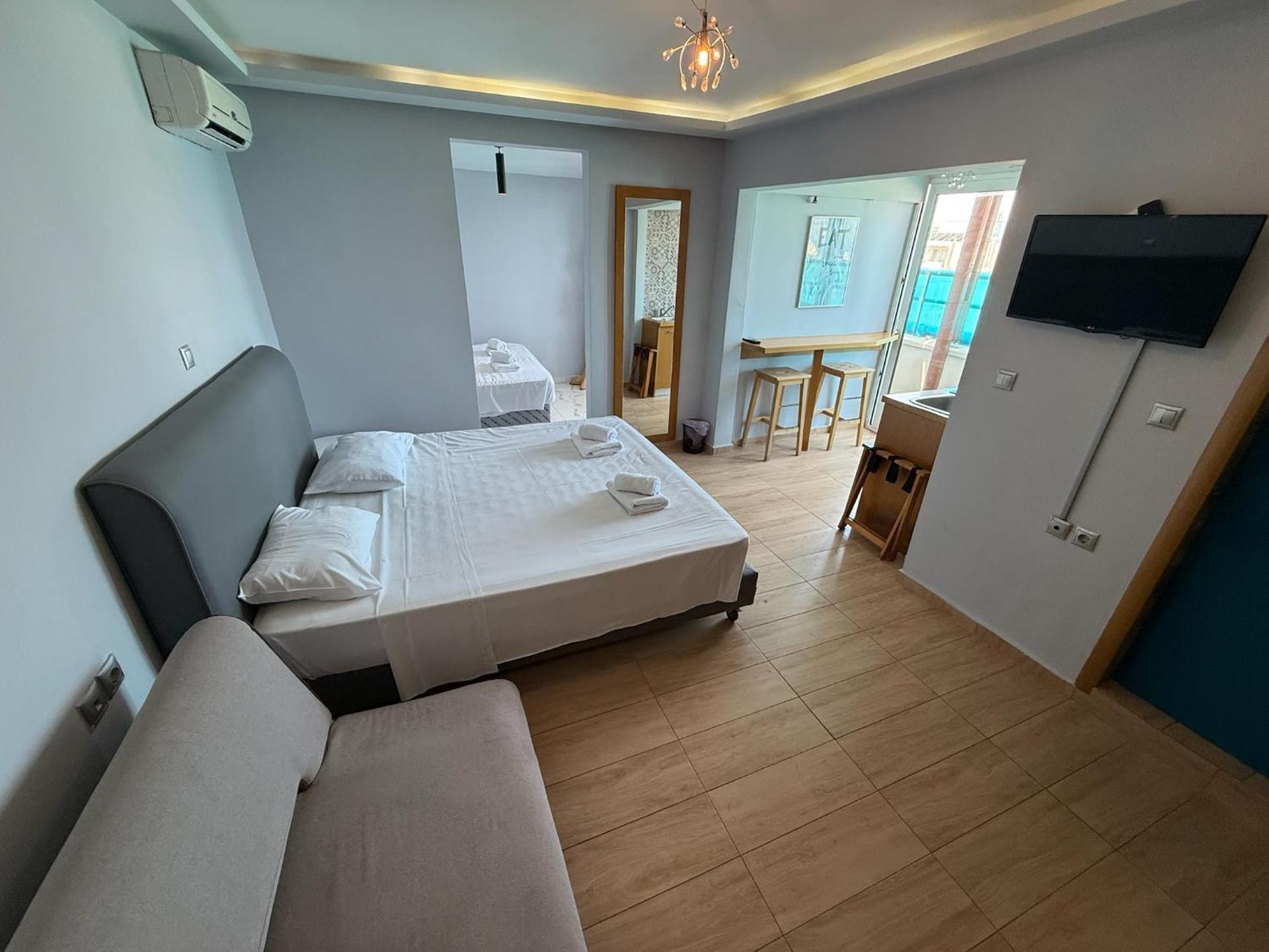 Communal lounge/ TV room