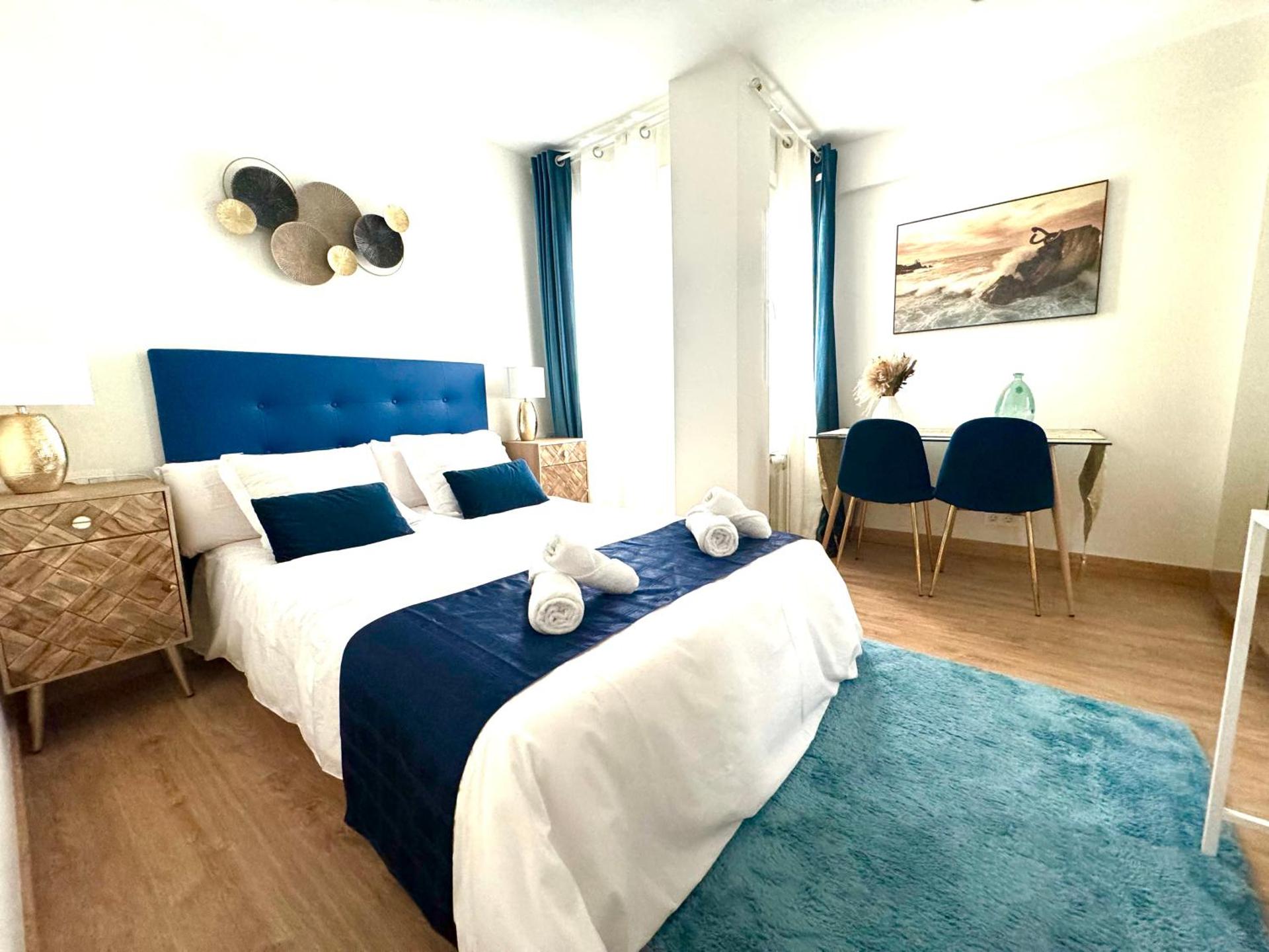 Paradise Luxurious apartment, 3 double rooms for 6 guests, 4 beds, terrace, jacuzzi, free parking, new