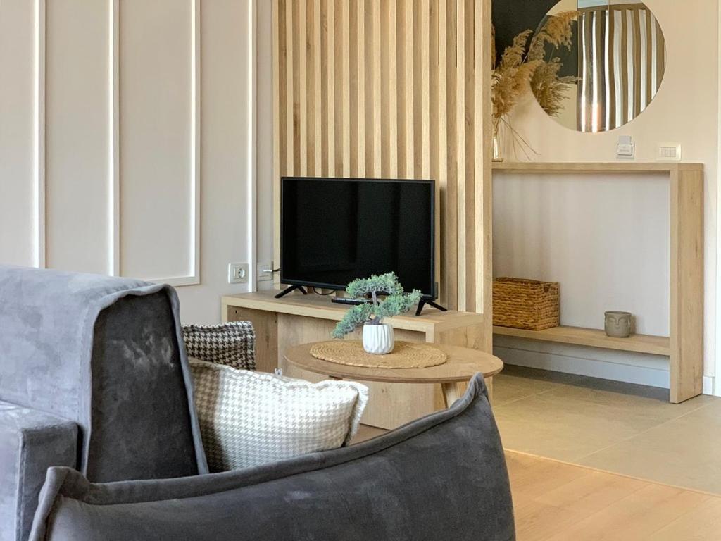 SMART STAY - Elegant Apartment