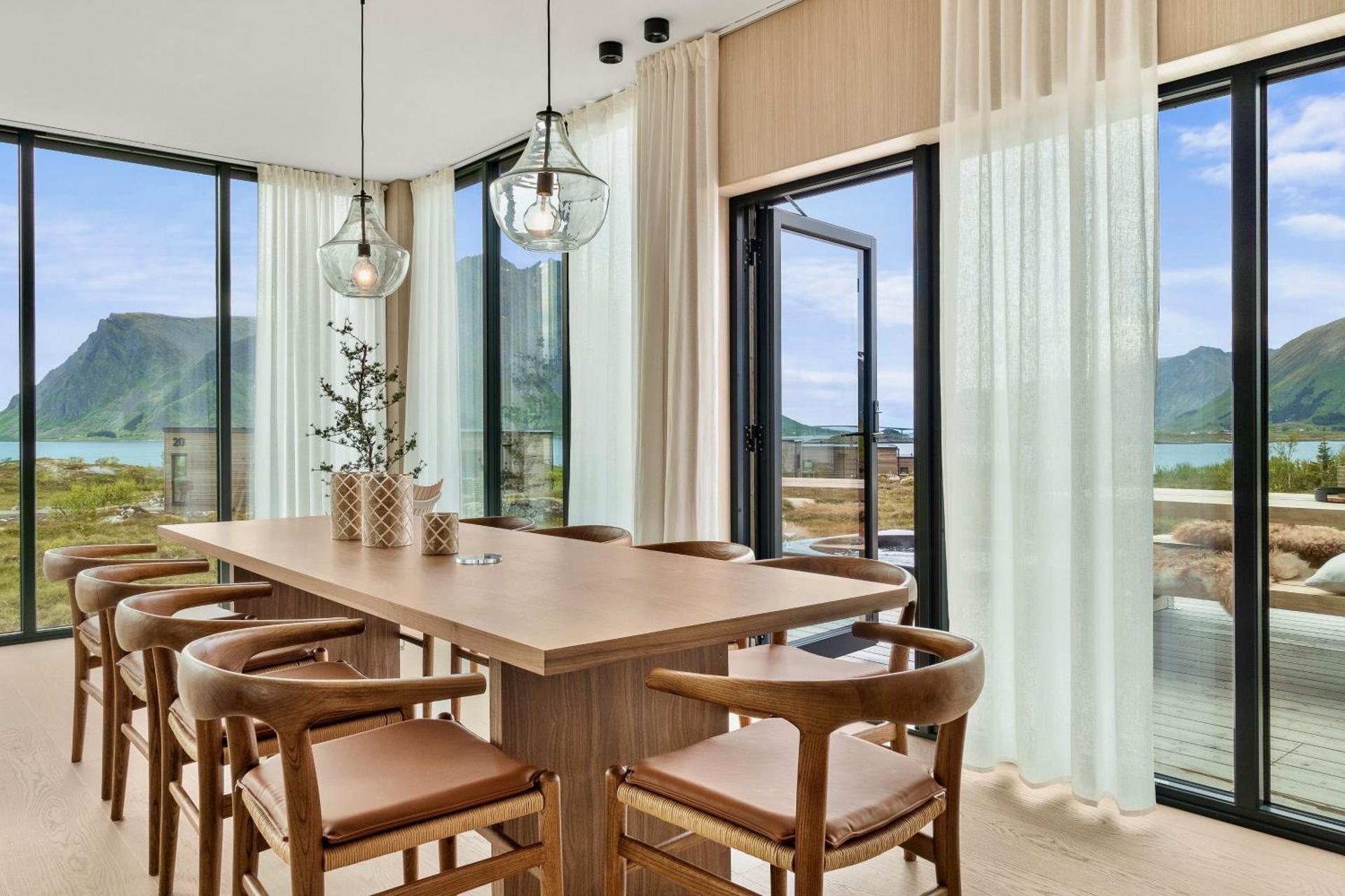 Lofoten luxury with seaview sauna and jacuzzi