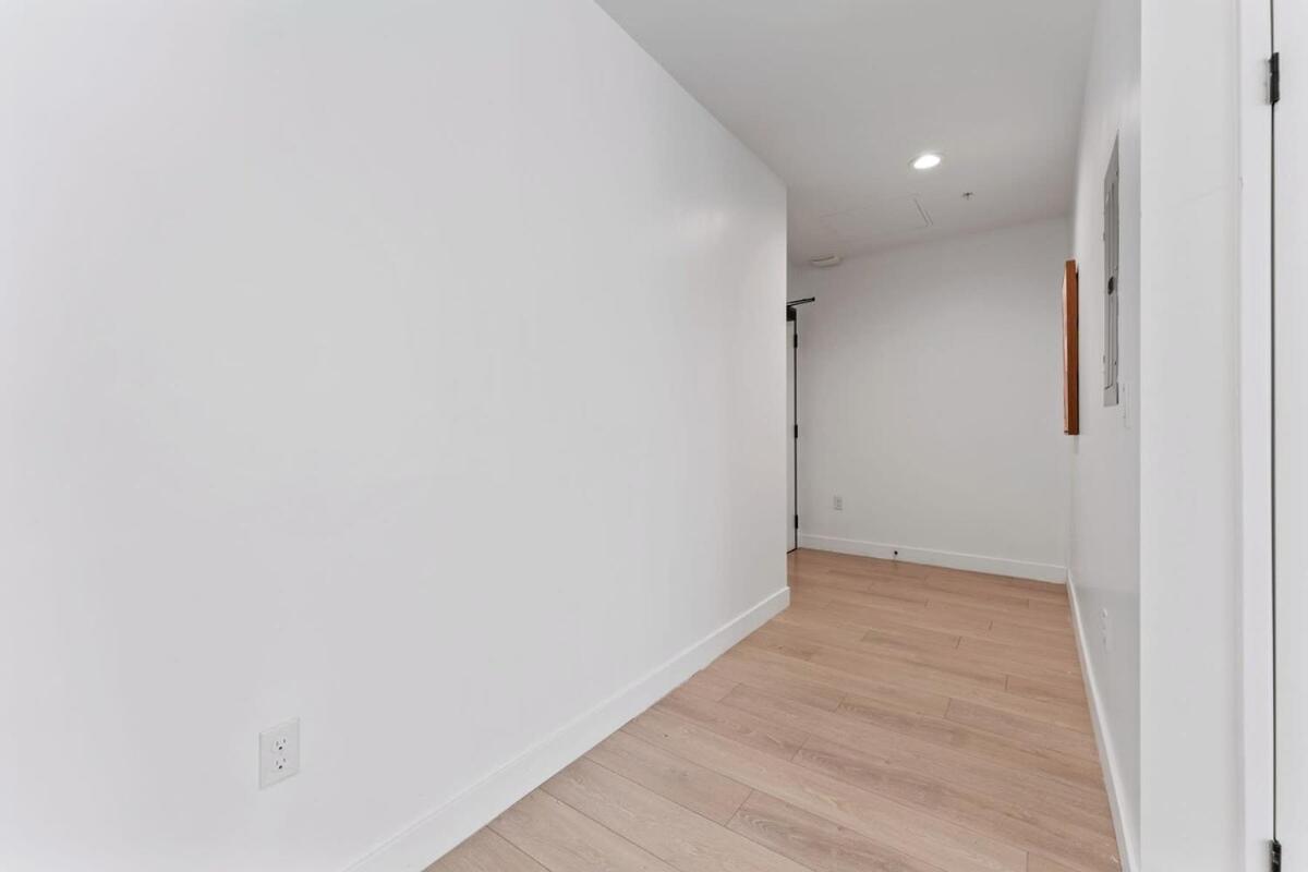Stylist Downtown LA Gateway- Studio Apt