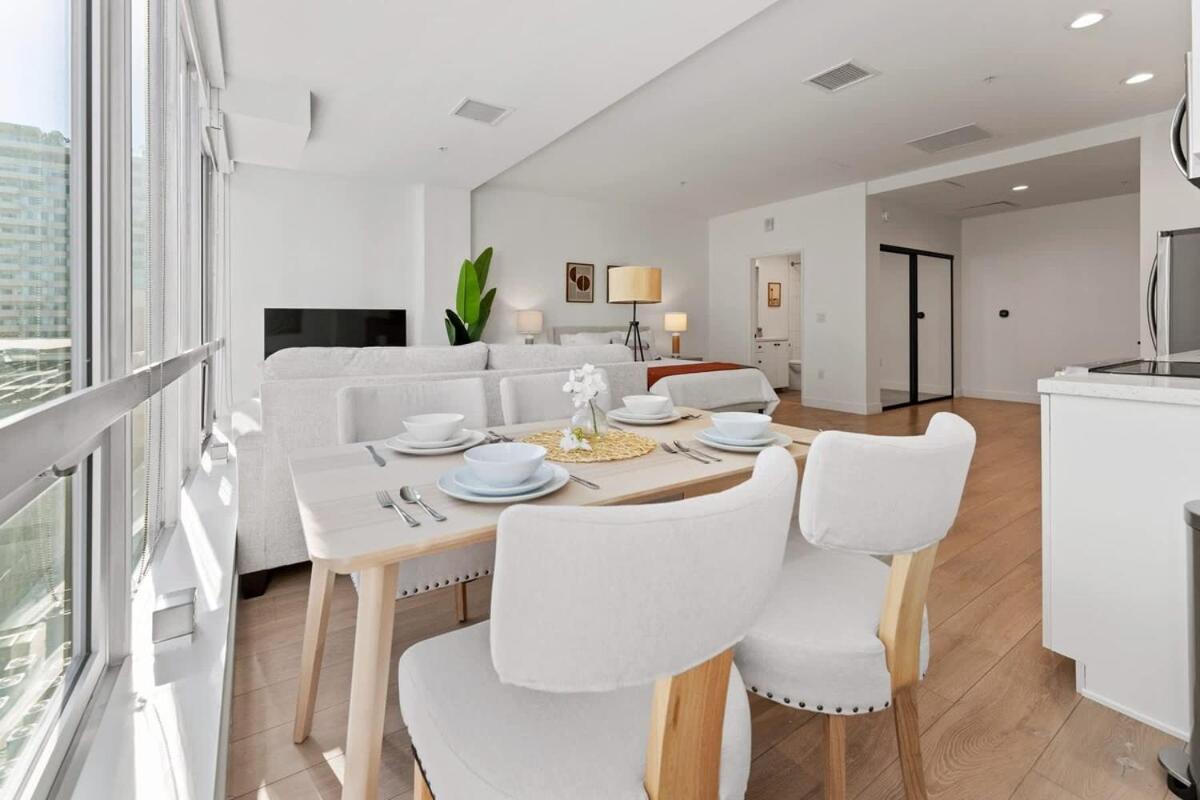 Stylish LA studio Prime Location