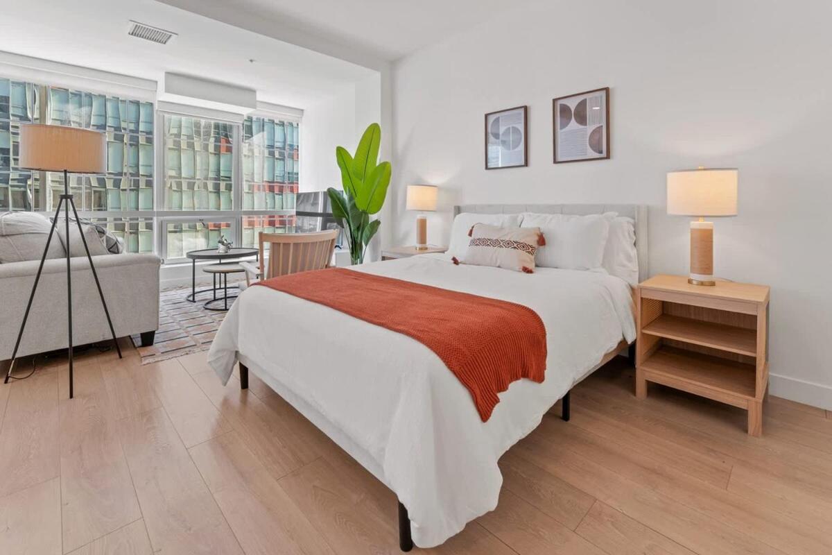 Stylish LA studio Prime Location