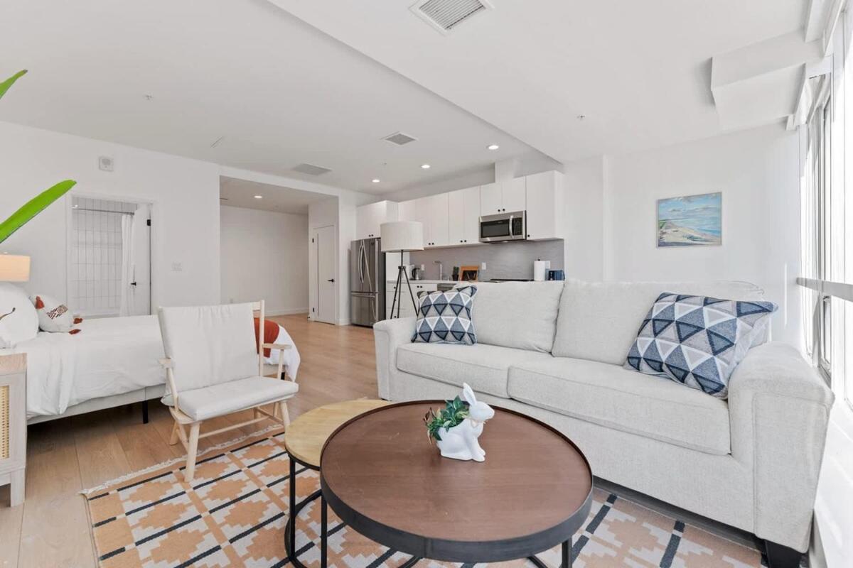 Stylish LA studio Prime Location