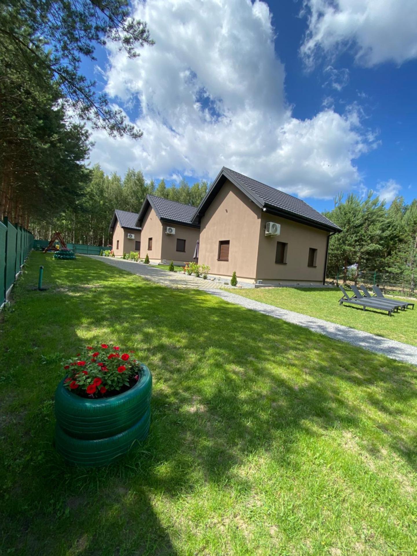 Domki w Gorzewie niedaleko jeziora Białe