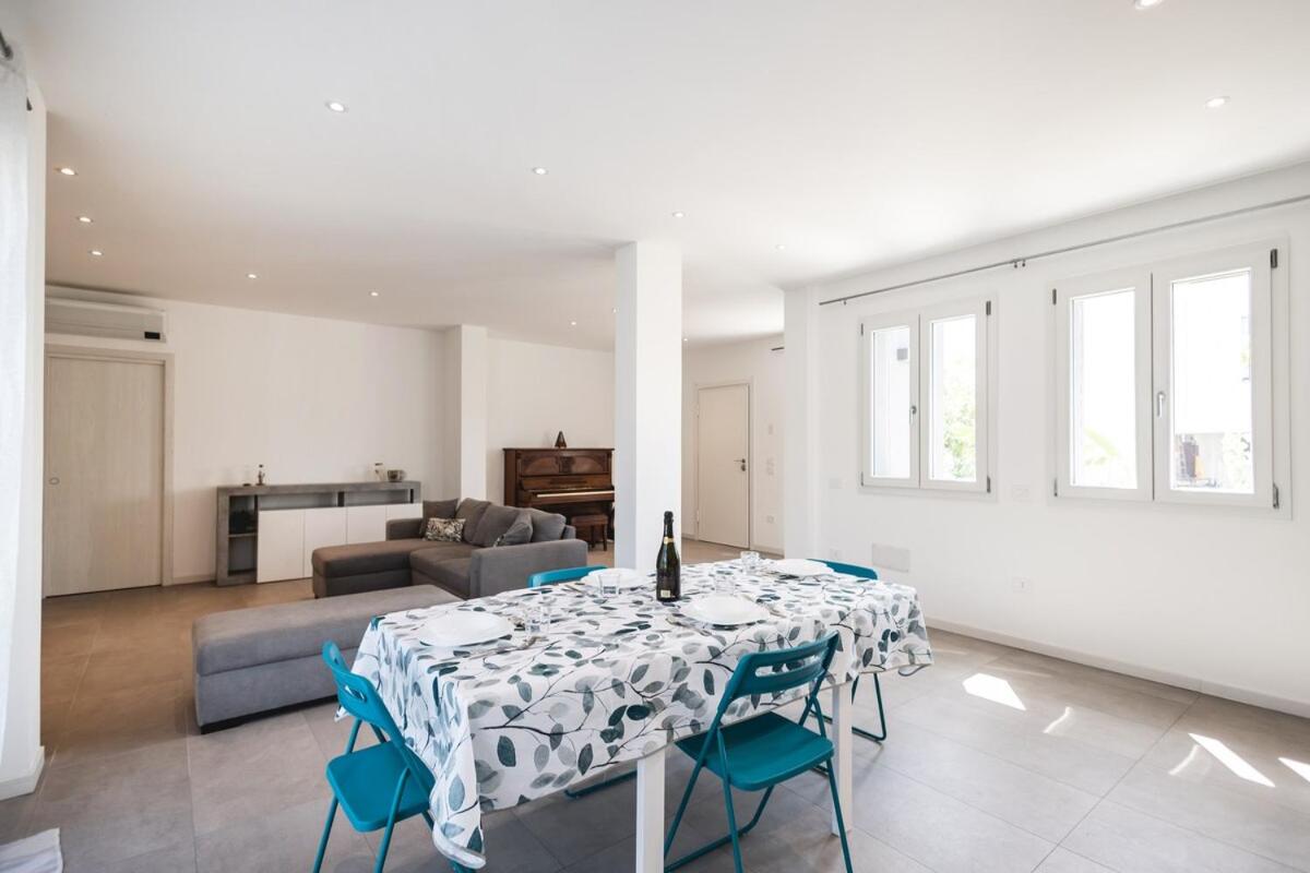 AmazHome - "Piano House" parking and near the beach