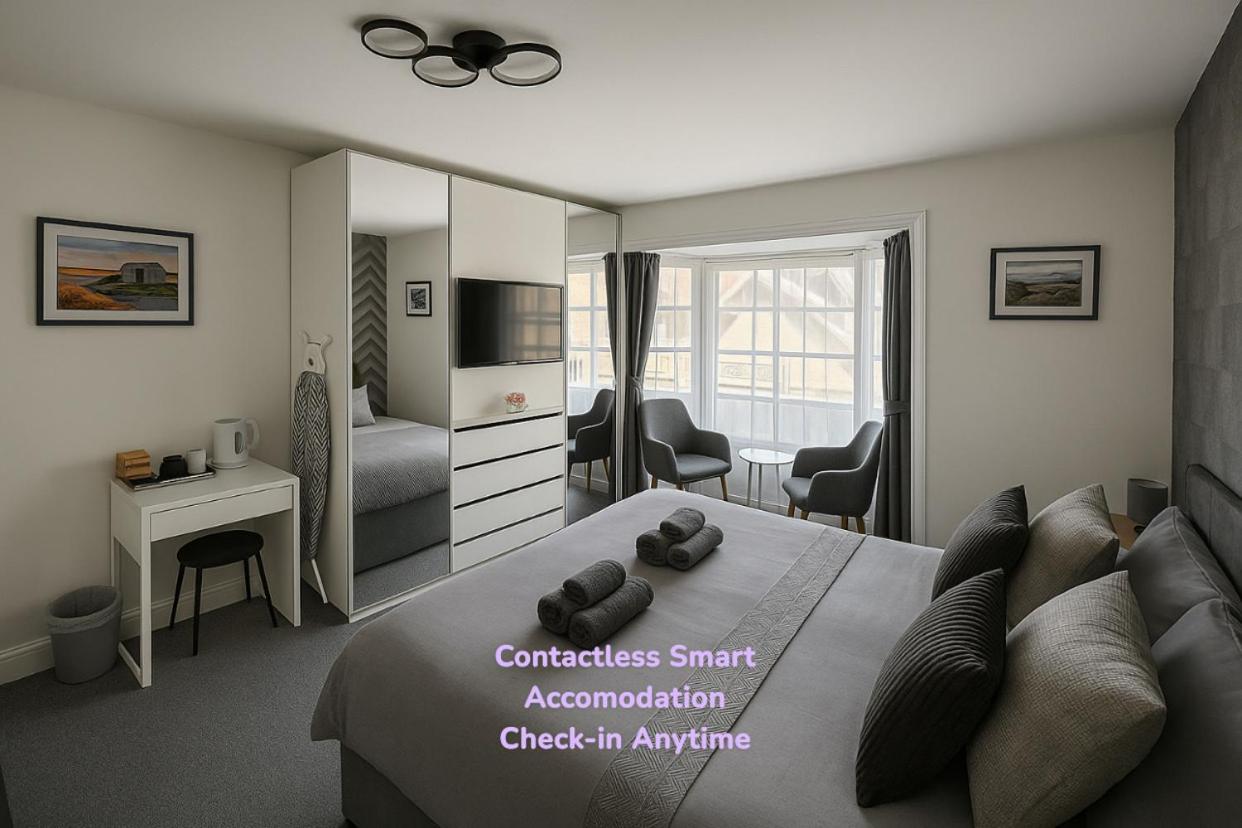 Great Georges Retreat Central Weymouth Beach Contactless Smart Accommodation