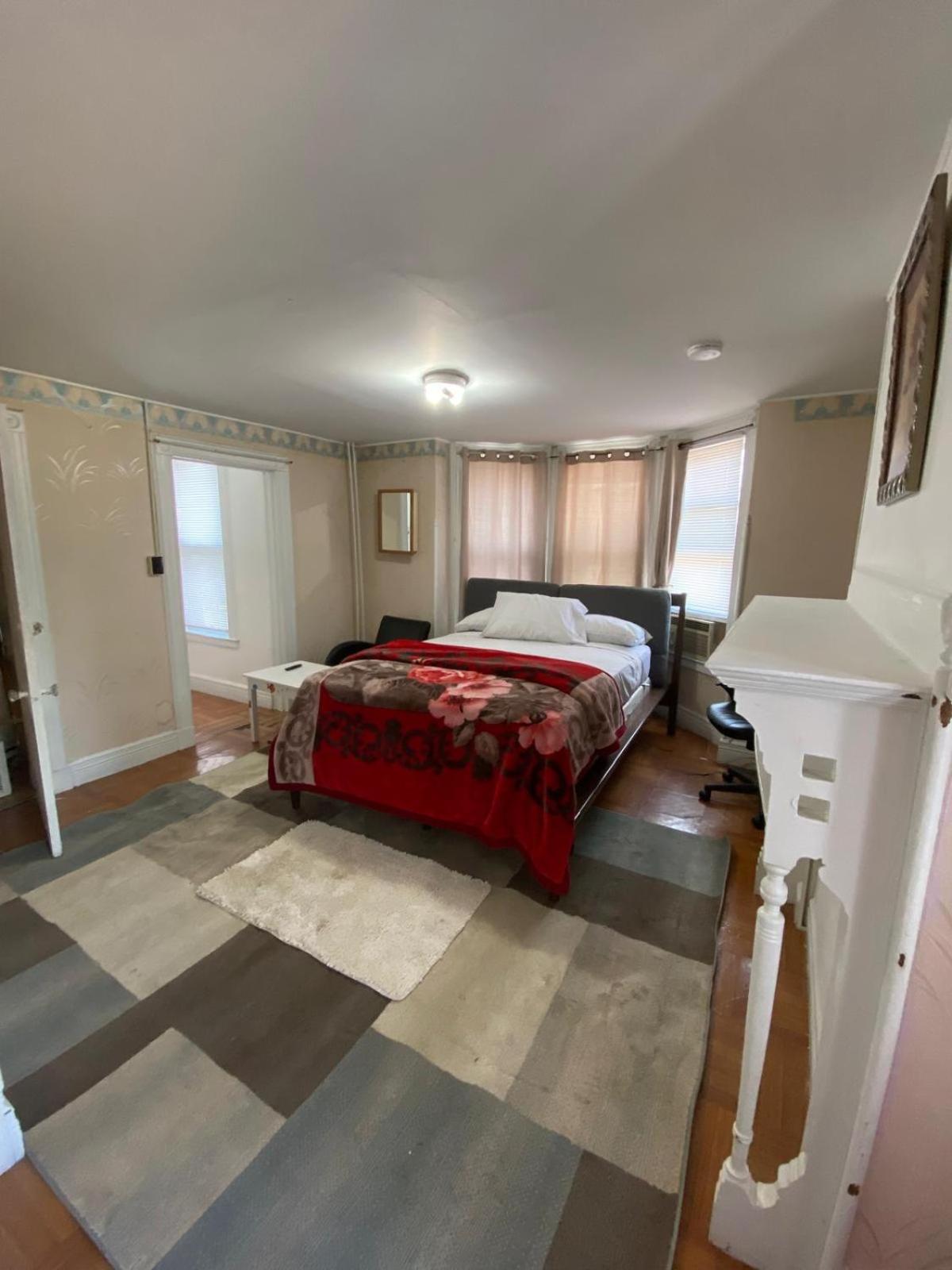 C Jay Homes 6 minutes Walk to Journal square