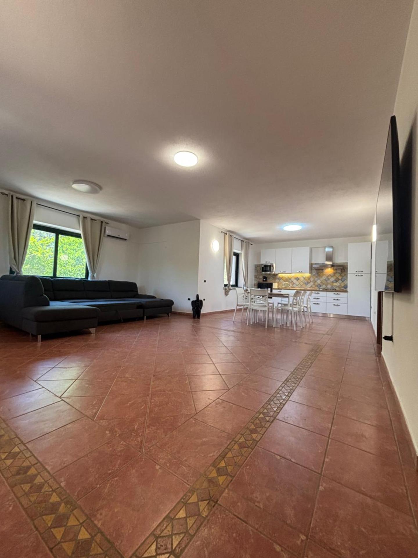 Villa with stunning views to the mountains 5km from the beach