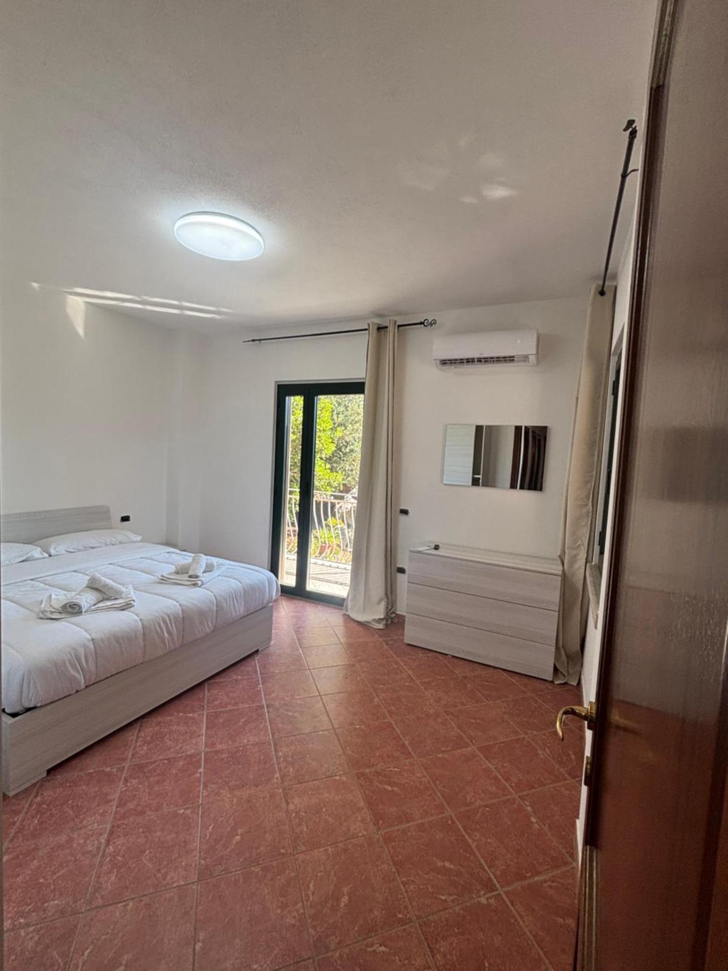 Villa with stunning views to the mountains 5km from the beach