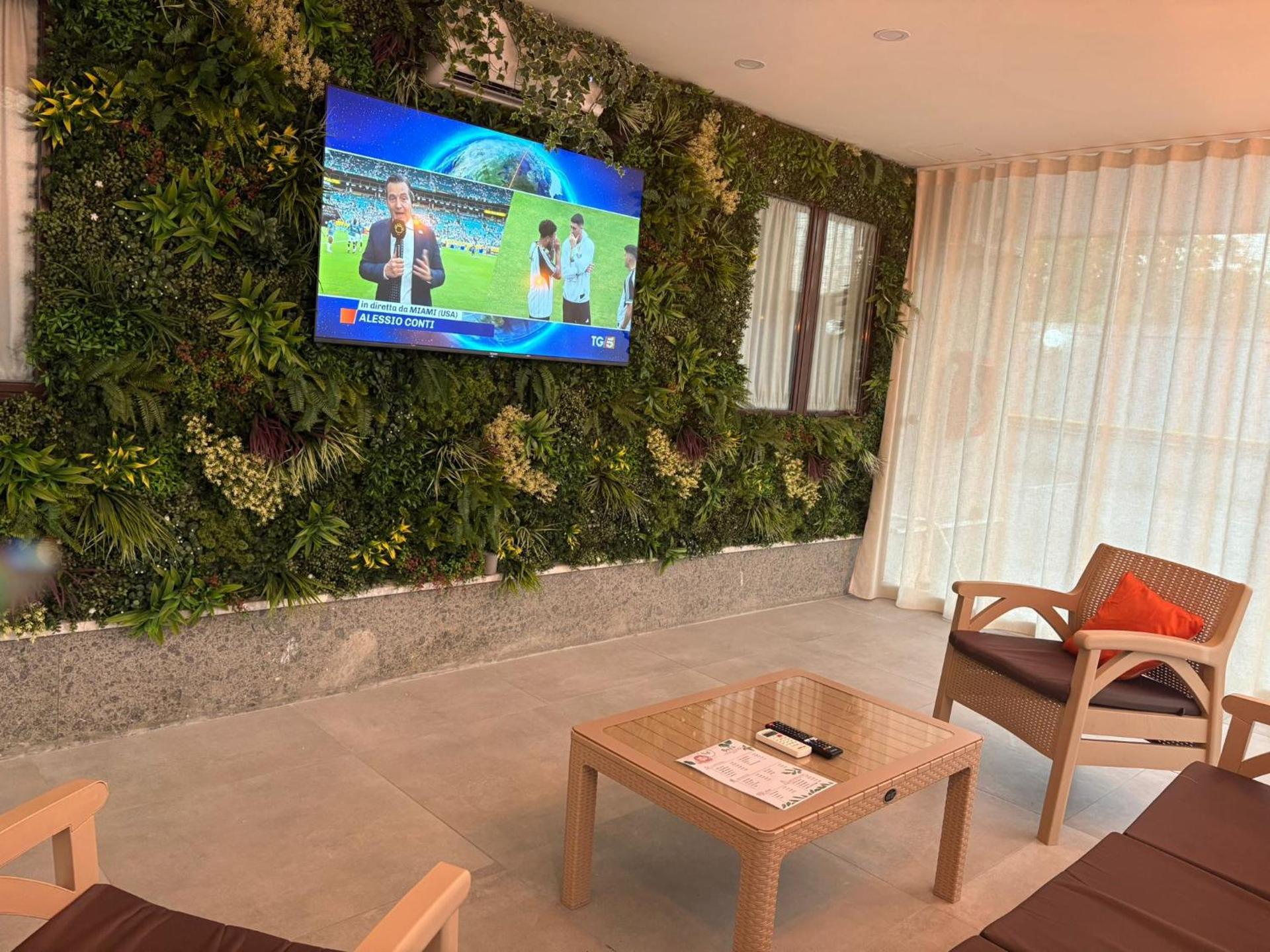 Communal lounge/ TV room