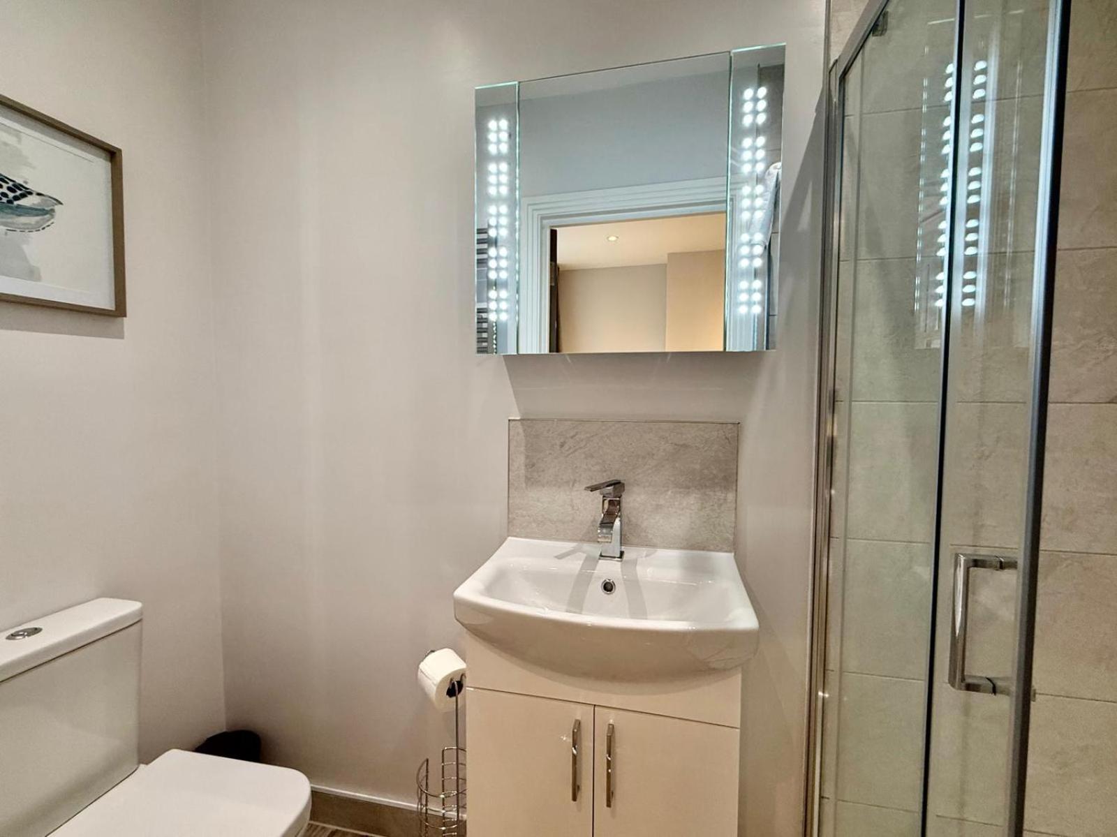 Beachside Comfort, Beach & Castle, Free Parking