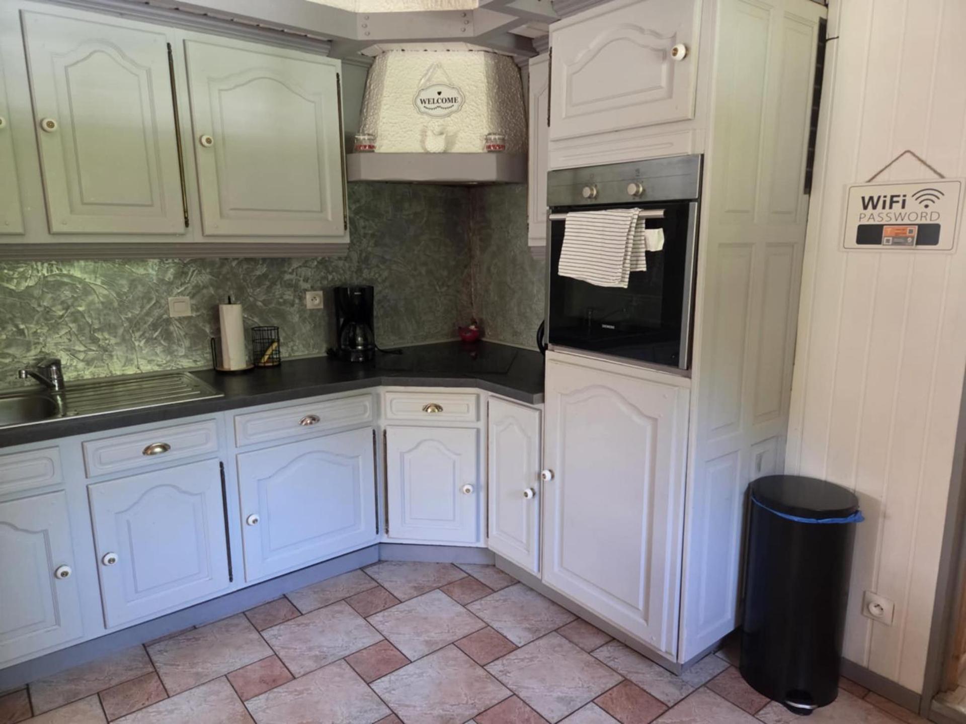 LA PARENTHÈSE AU PAYS DU VERT