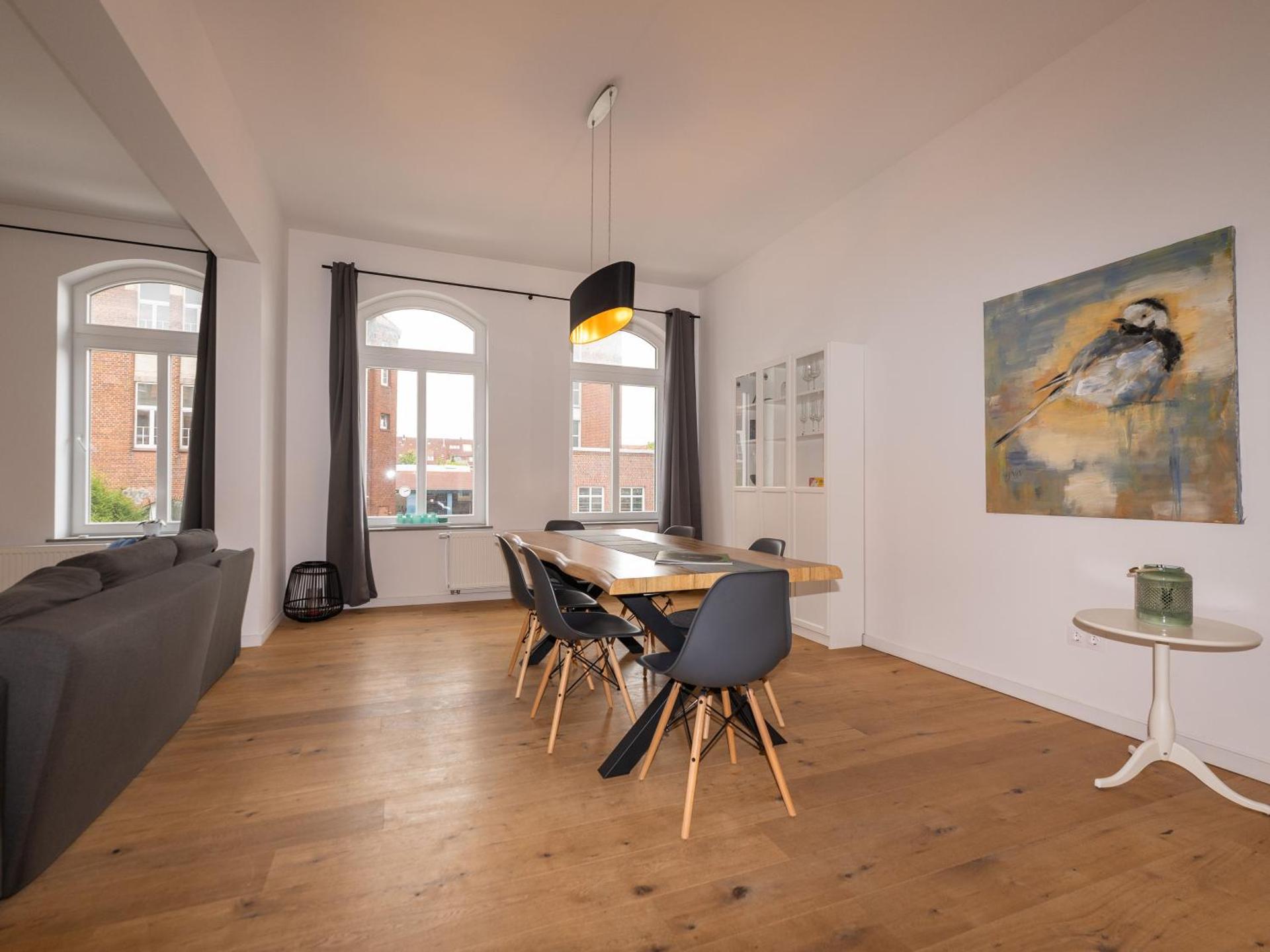 Apartment with Balcony - 1st Floor