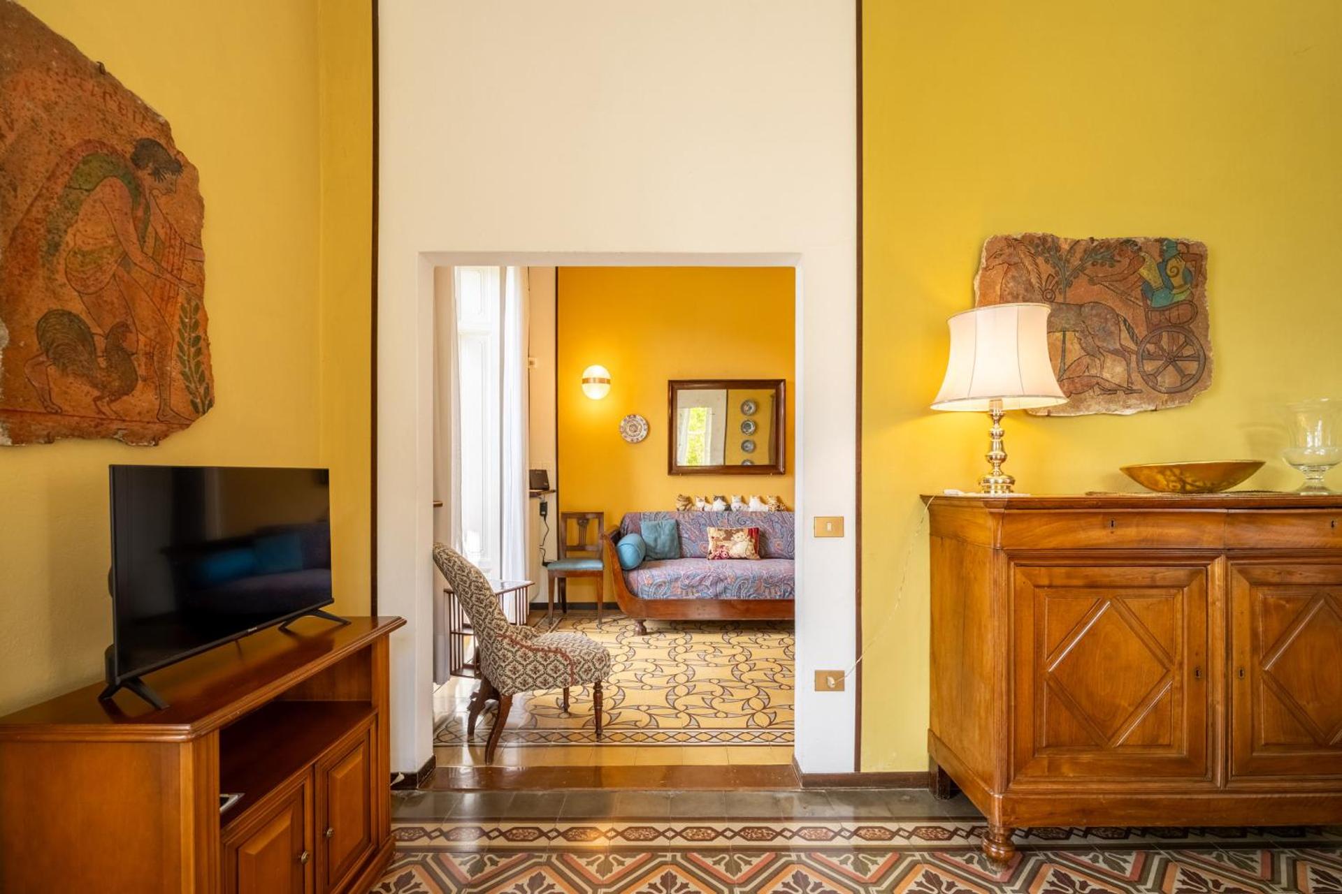 Communal lounge/ TV room