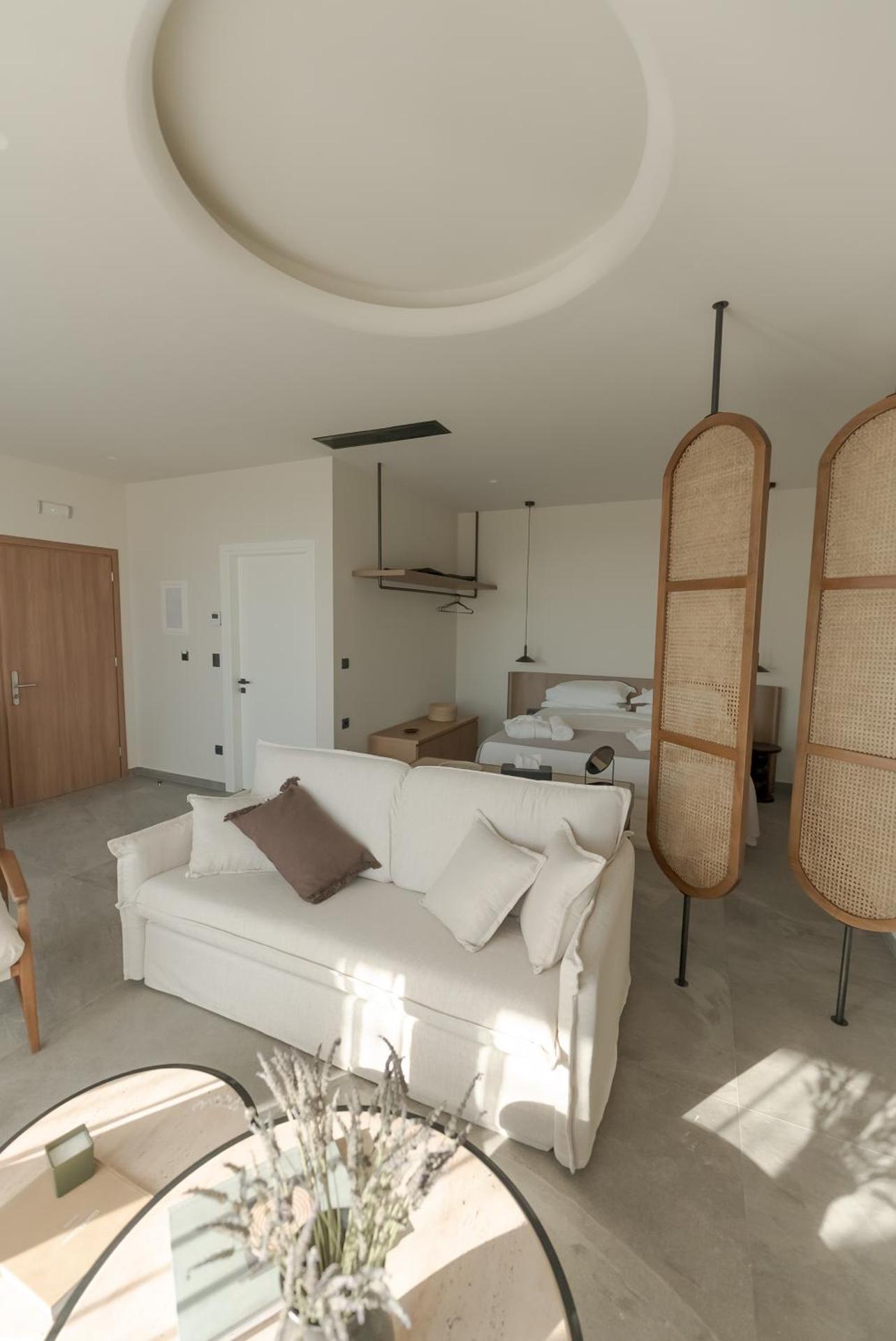 Theros Kourouta Boutique Hotel