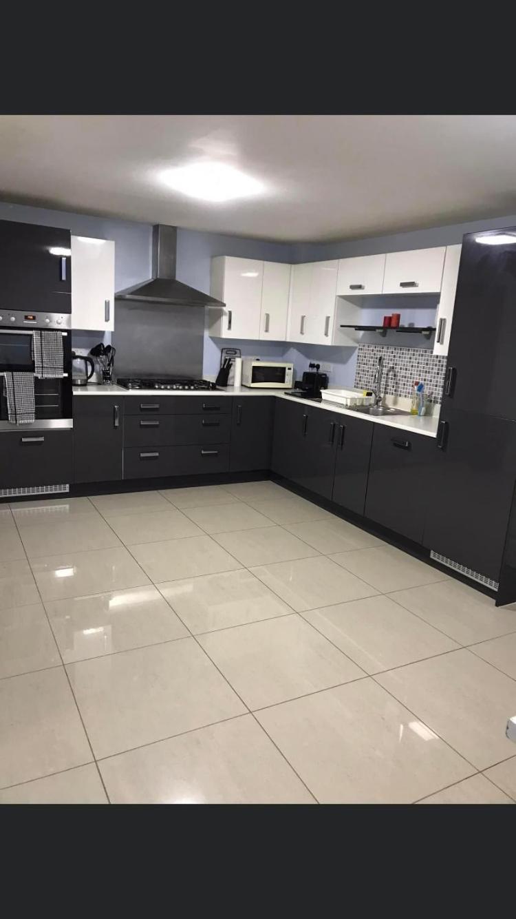 Detached 4-Bed 2 Ensuites with Driveway Castle Donington Near EMA