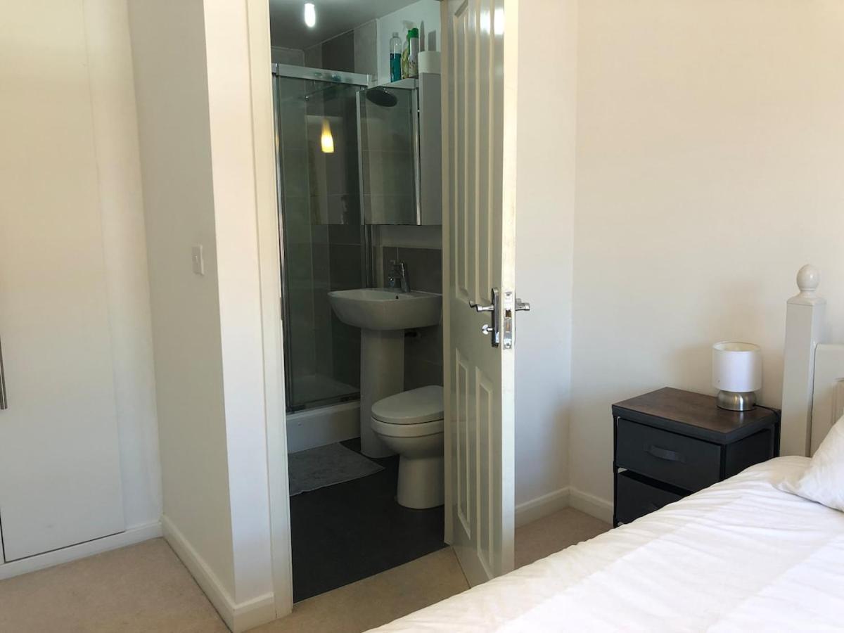 Detached 4-Bed 2 Ensuites with Driveway Castle Donington Near EMA