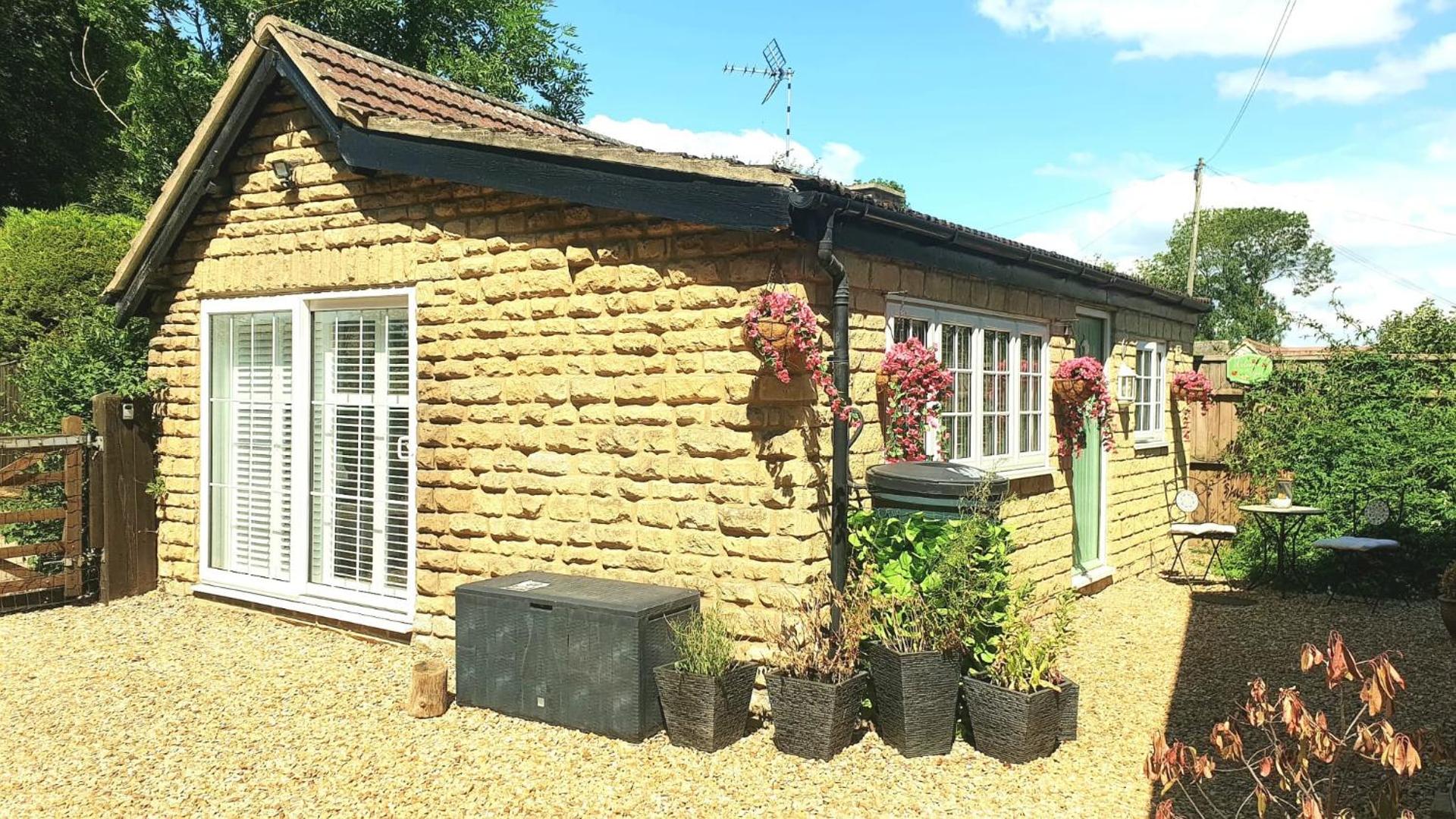 Stylish Open Plan Guest House 400sq ft Rutland