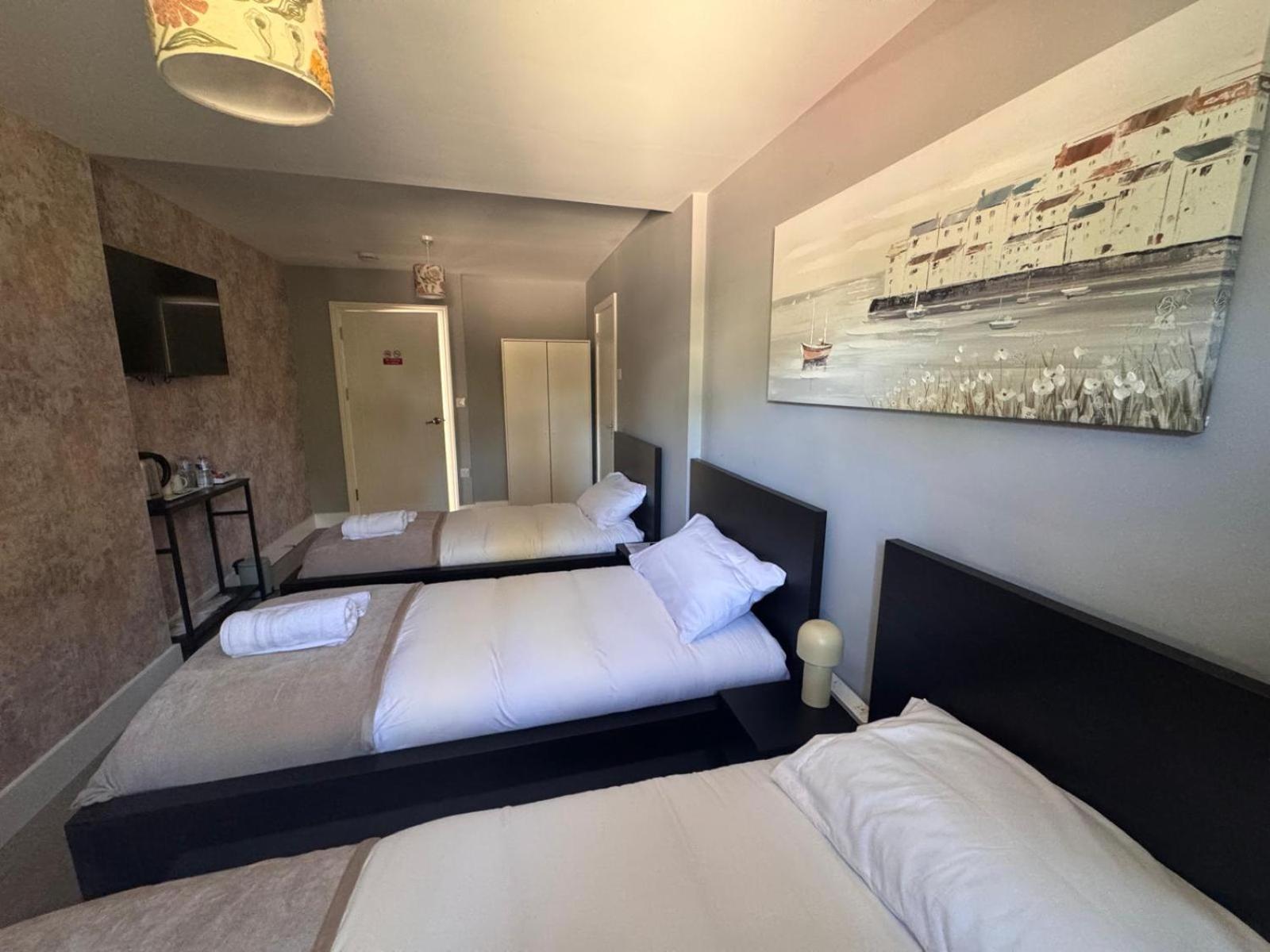 40th Avenue Guest House