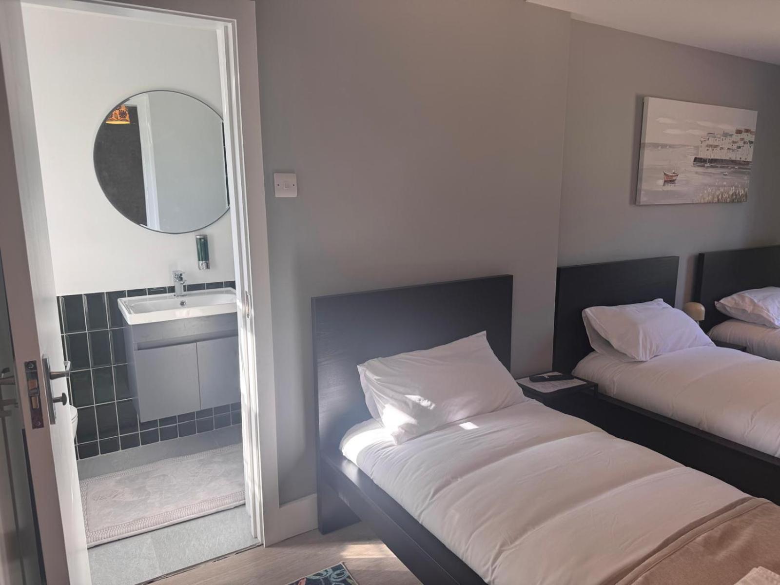 40th Avenue Guest House