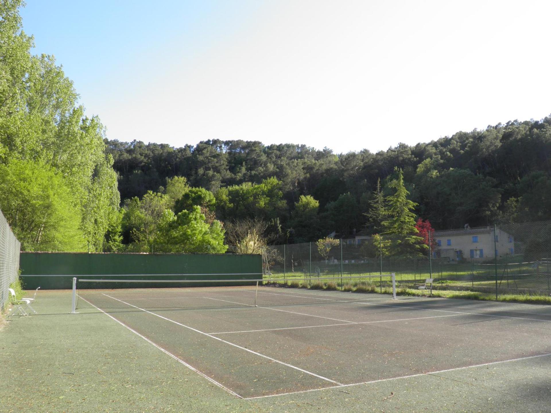 Tennis court