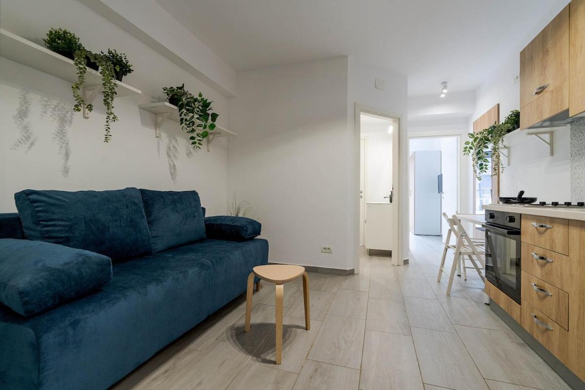 Downtown Urban Studio w Balcony Vol 2