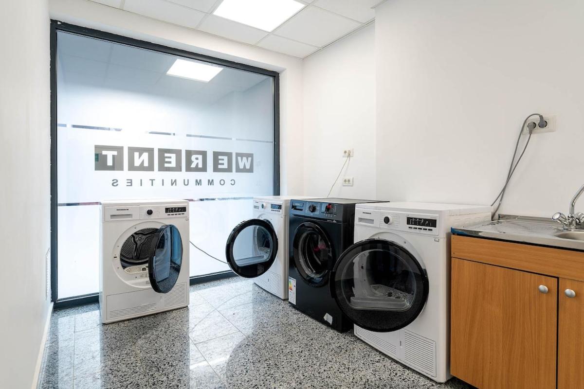 Downtown Urban Studio w Balcony Vol 2