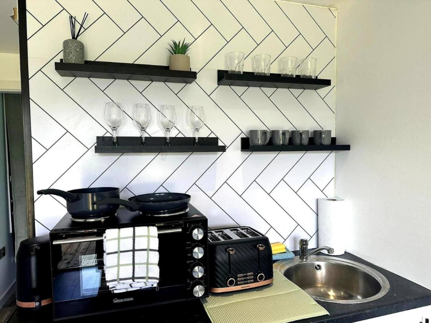 The Truck with private hot tub - Forest View