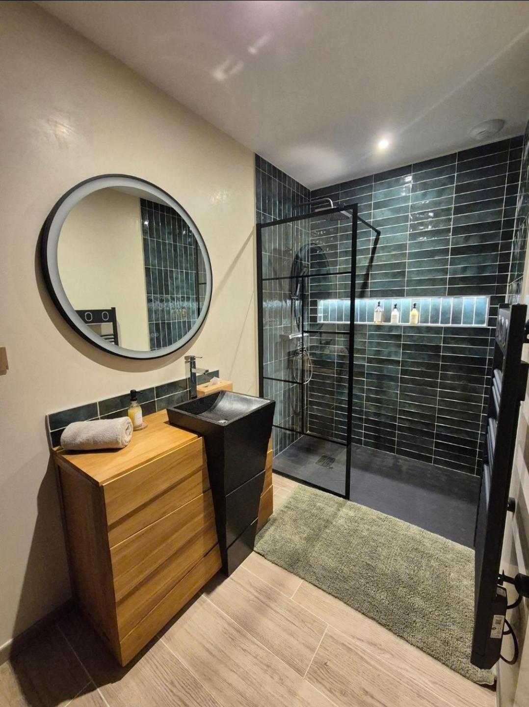 Le Cocoon - Jacuzzi, Sauna et Piscine privée