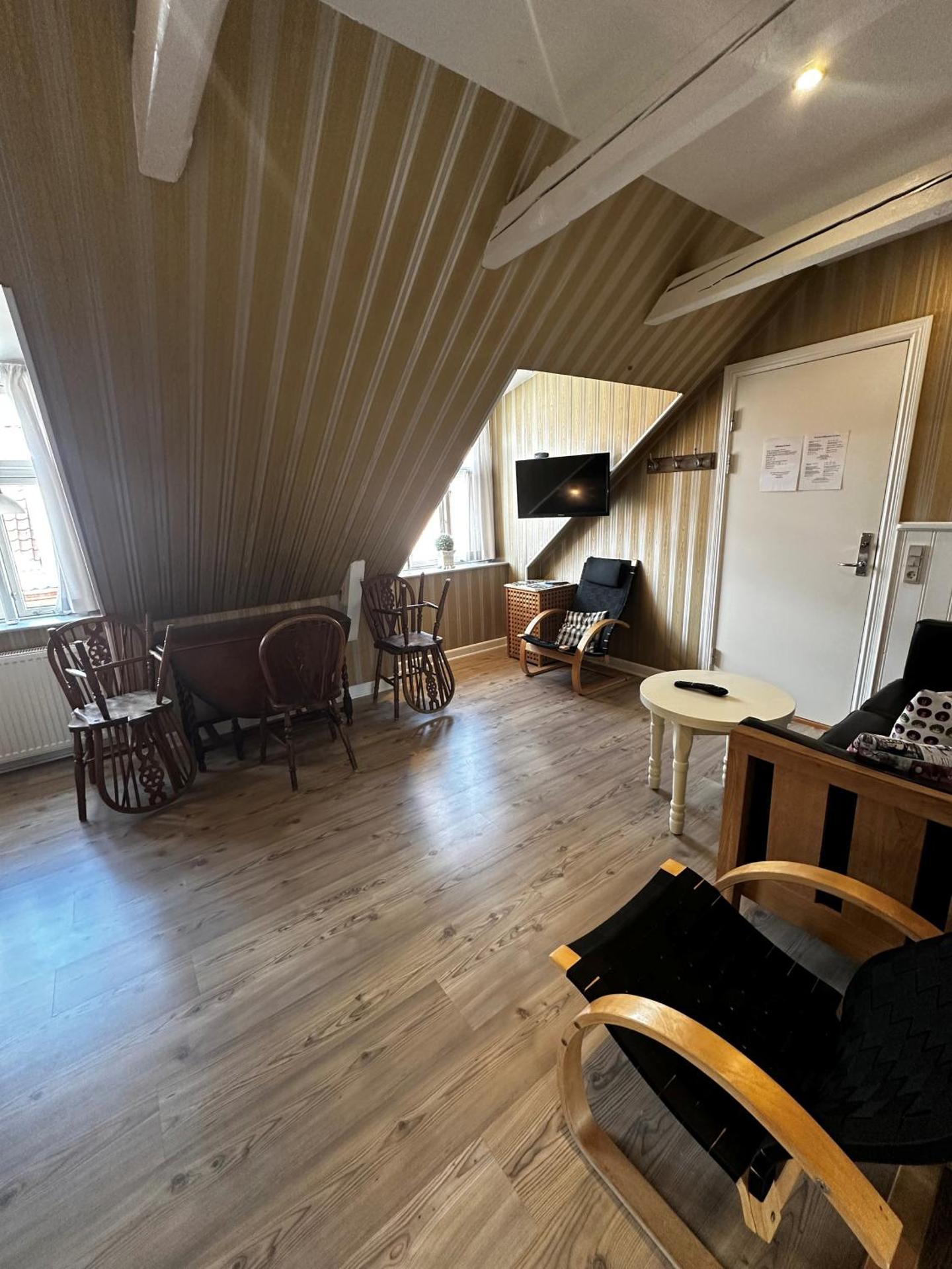 Communal lounge/ TV room